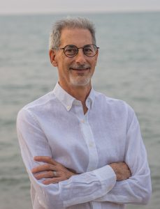 Scott Roos headshot