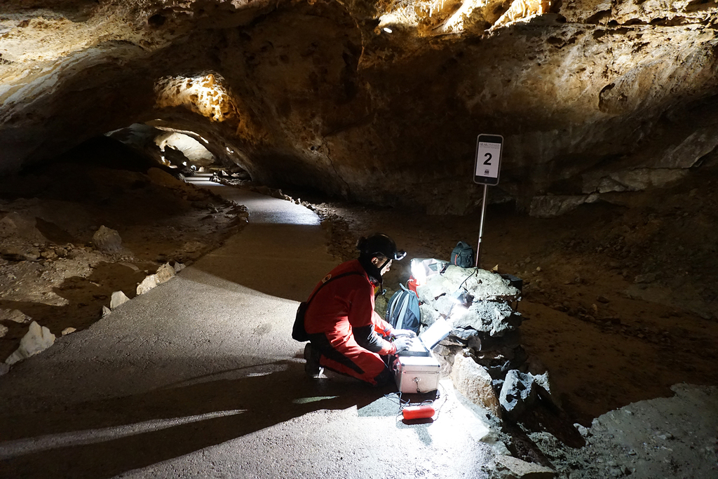 Awakening the Underworld | Vladimir Vashkevich programs CN and CP controllers in Dripstones Hall in Giant Ice Cave