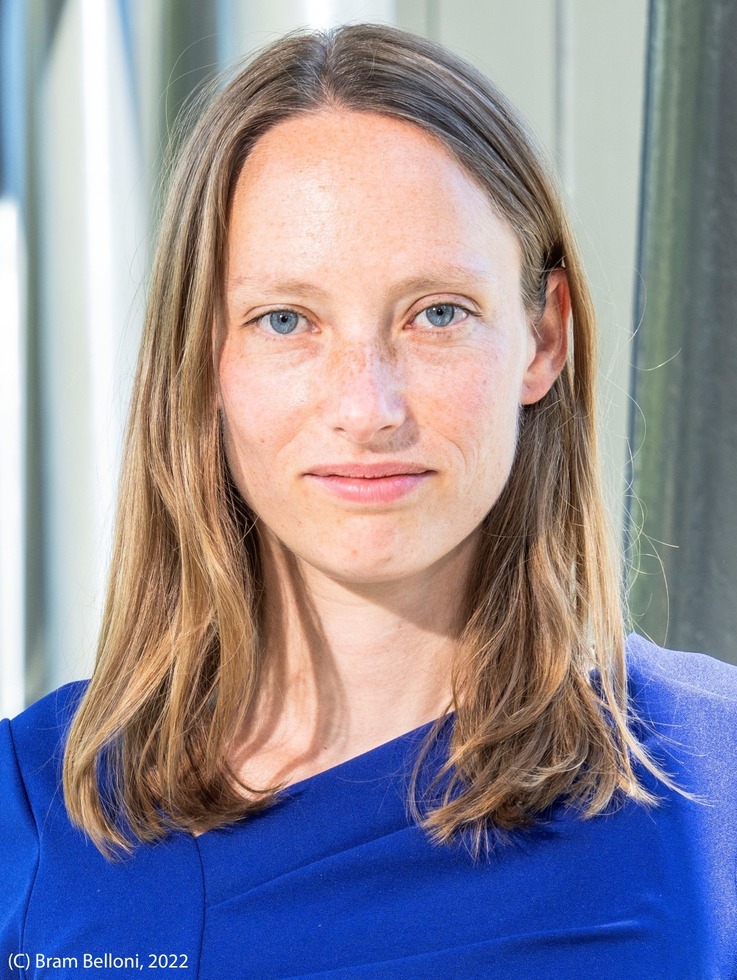 Dr. Laura Kervezee headshot