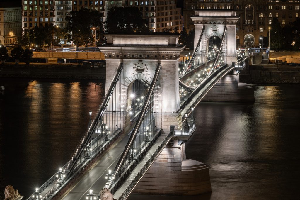 Link by Link 1 Link by Link | Lighting fixtures were calibrated in collaboration with city government officials | Photo: A-Híd Zrt