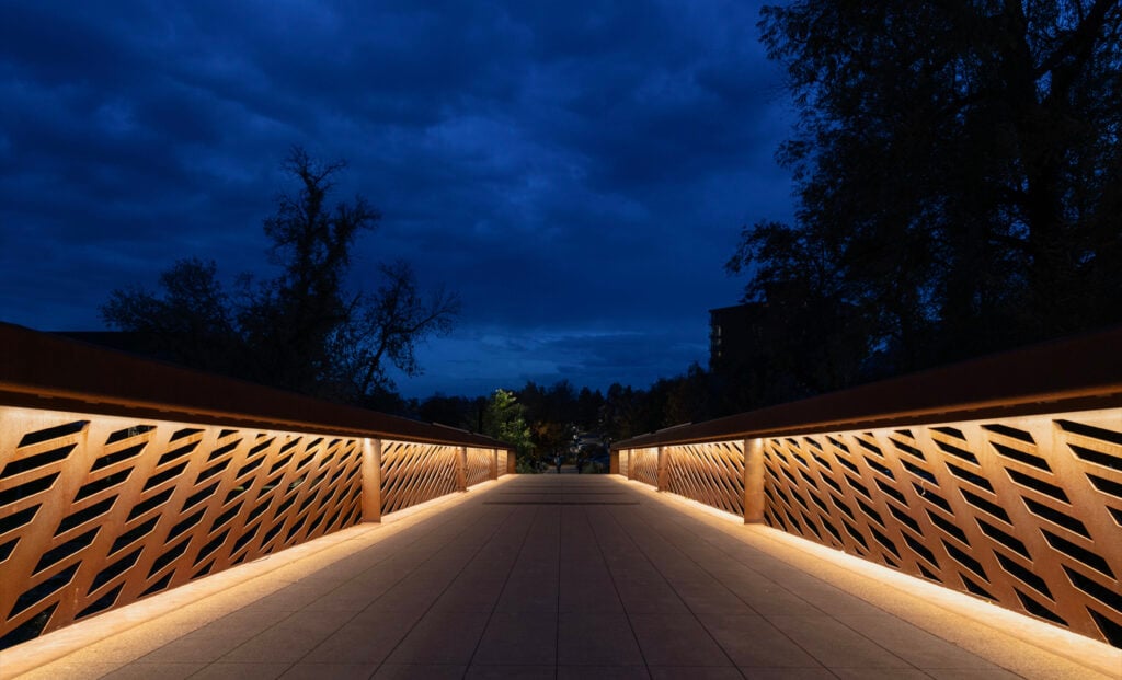 Pedestrian comfort luminaires illuminate surfaces without exposing the light source. | Photo: Koerbel Photography