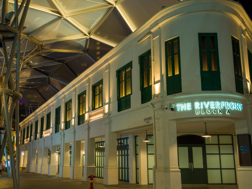 Warm-white light in ETFE canopies varies in color temperature throughout the mall’s opening hours to reflect the movement of river water