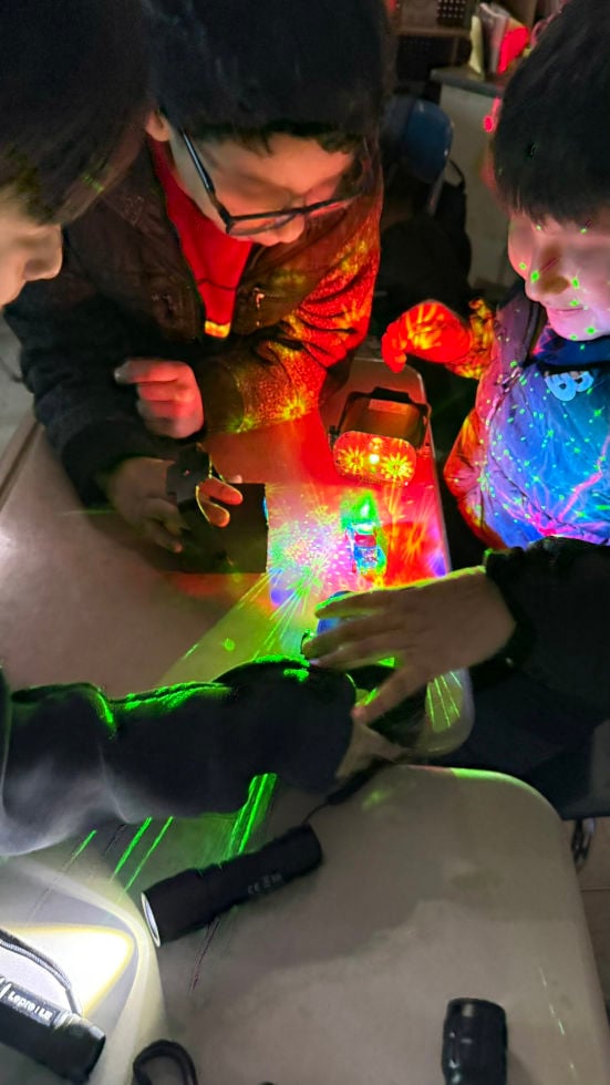 Sightlines | This Is the Way: Bringing the art and science of illumination to children 3 Sightlines | This Is the Way: Bringing the art and science of illumination to children | Exploring laser patterns and colors. Photo courtesy of Equity in Lighting.