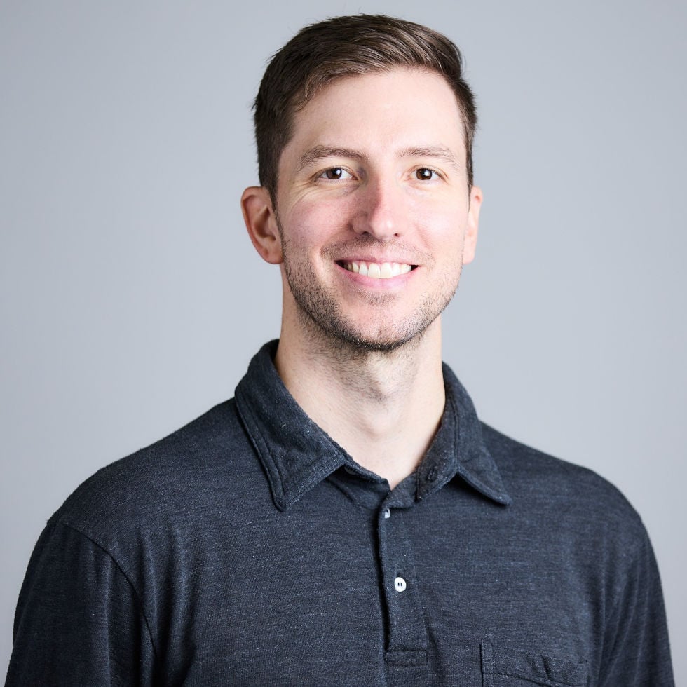 Axel Pearson headshot