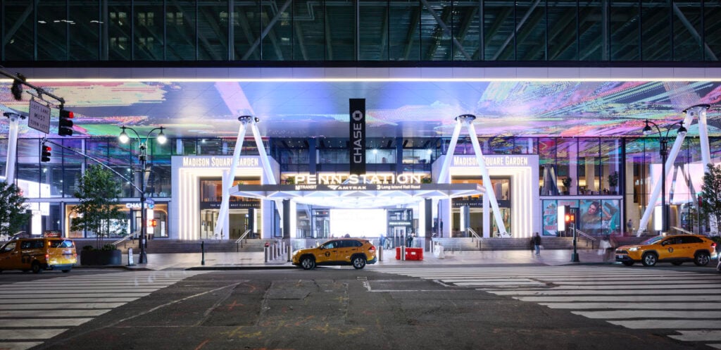 IES 2026 Illumination Awards | Outdoor Lighting Design | Special Citation for Thoughtful Execution of Integrated Lighting Within a Grand Public Entry: PENN 2 Exterior Lighting, New York, NY